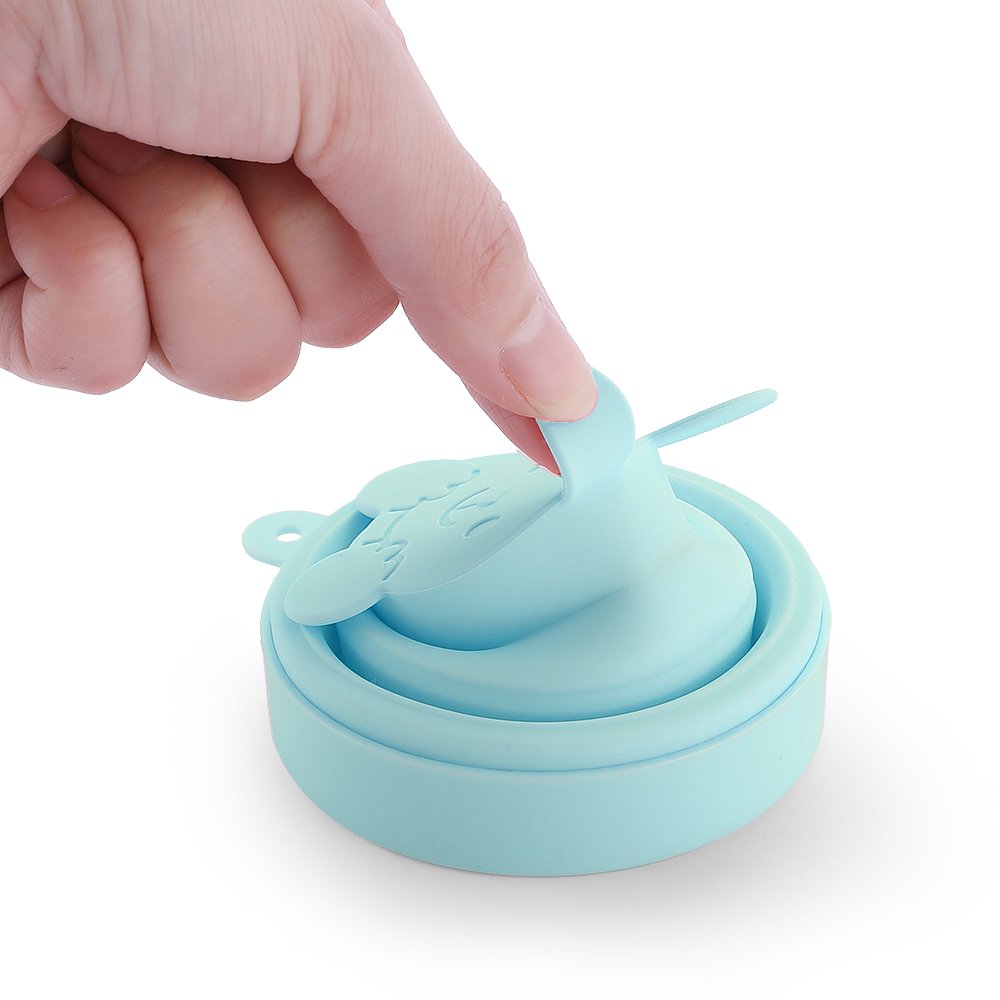 LUCKY CLOVER foldable silicone cup, compact design for small bags.