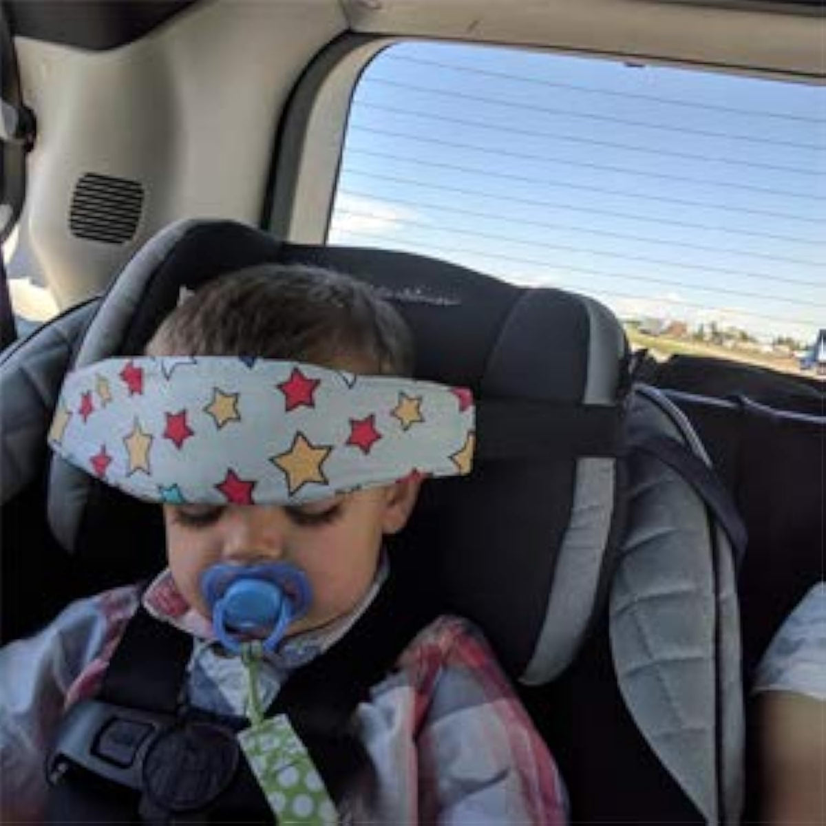 Luckyiren baby headrest offers breathable cotton neck support in car seats.