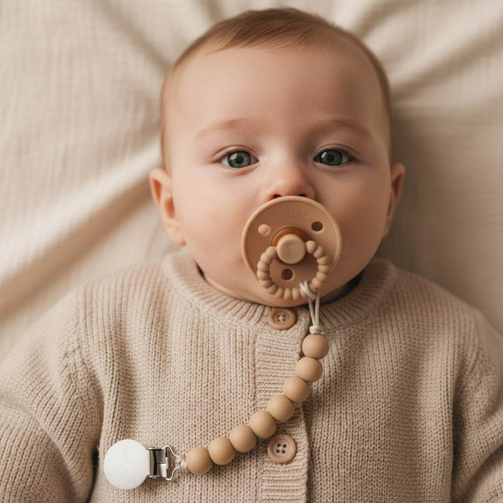 Bleu La La Luladream clip keeps pacifier within easy reach