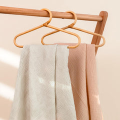 Easy-care sheets: machine washable and tumbles dry for busy parents.