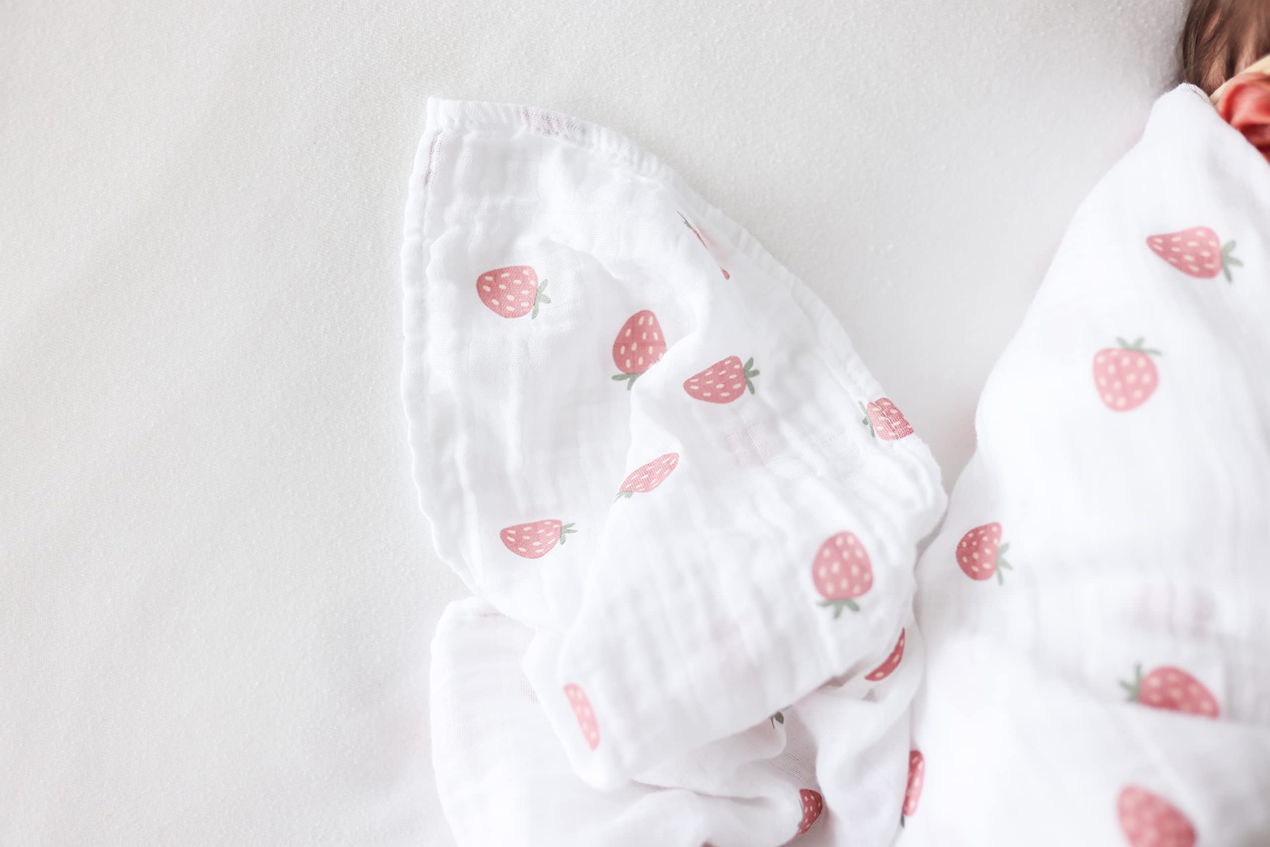 Lulujo unisex neutral swaddle suitable for boys and girls.