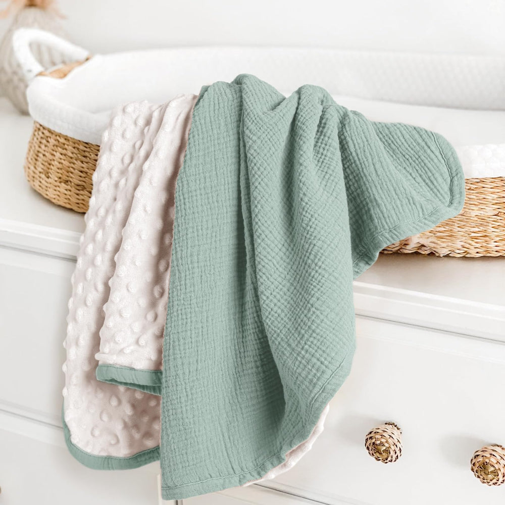Lulumoon Sage blanket with muslin front for breathable comfort during naps.