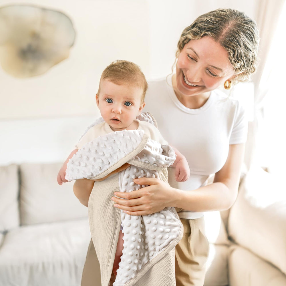 Lulumoon machine-washable ivory blanket stays soft after washing.