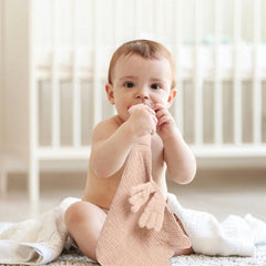 Newborn skin-friendly muslin keeps delicate skin comfortable and cared-for.