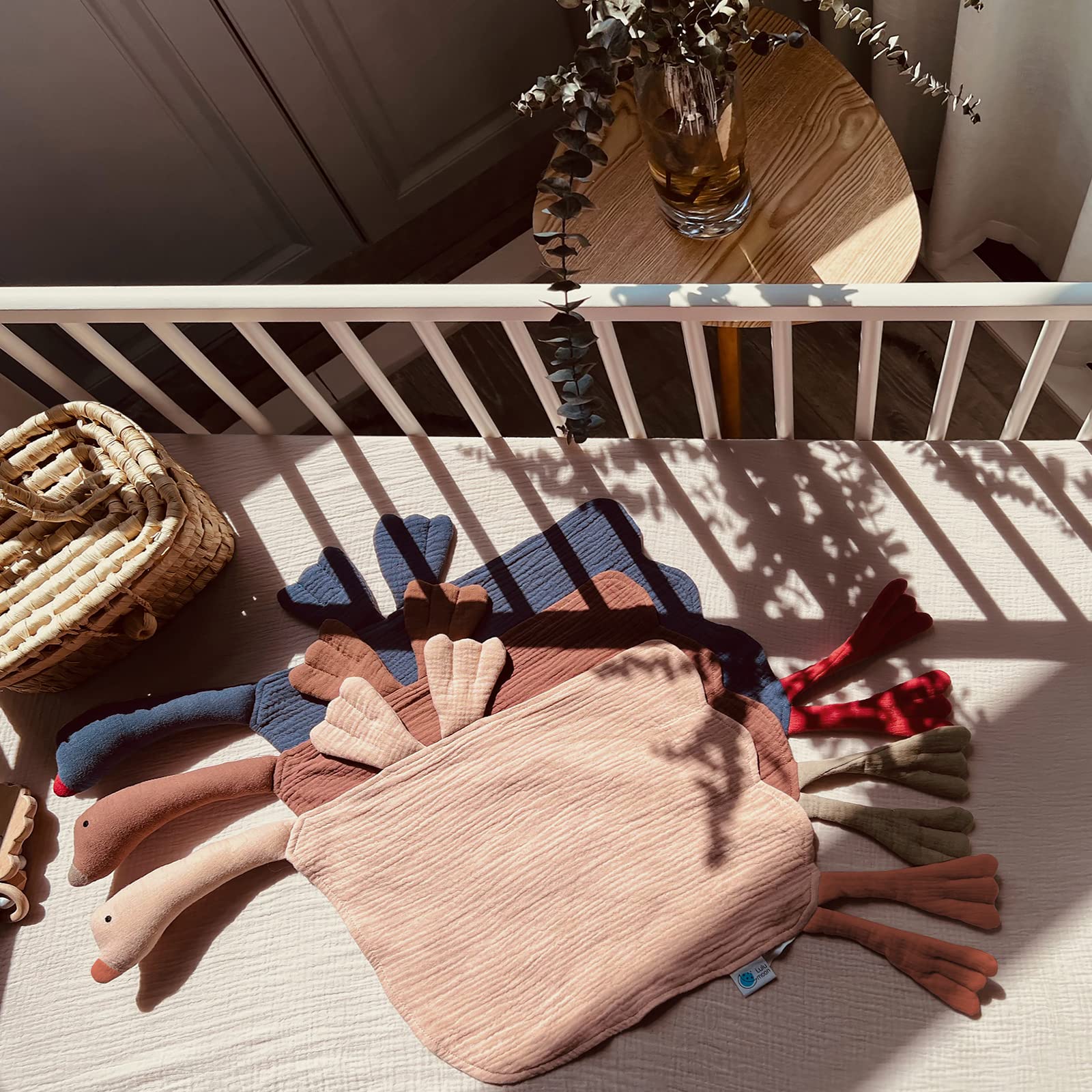 Encourages self-soothing with a familiar security blanket.