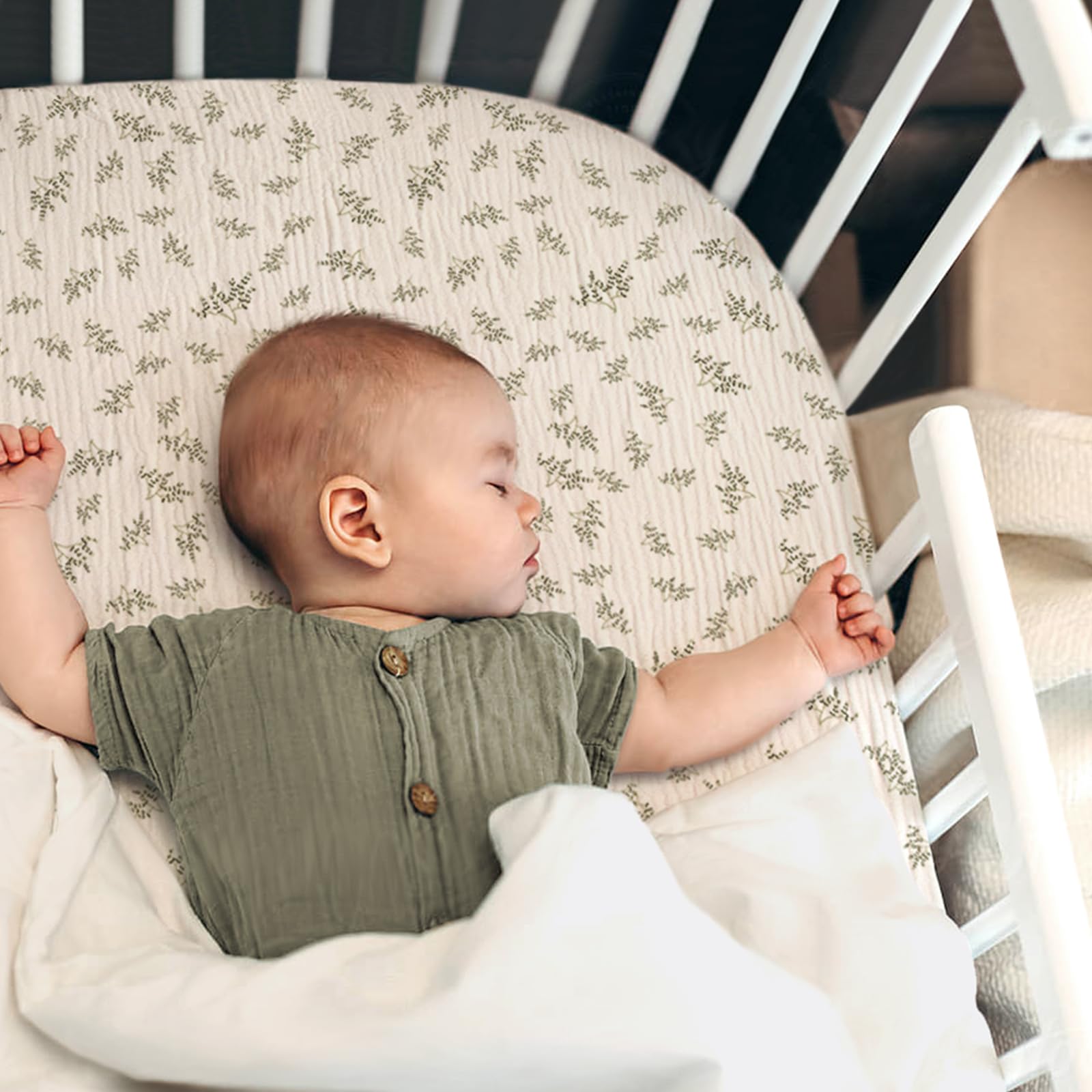 Neutral color bassinet sheet fits a wide range of nurseries.