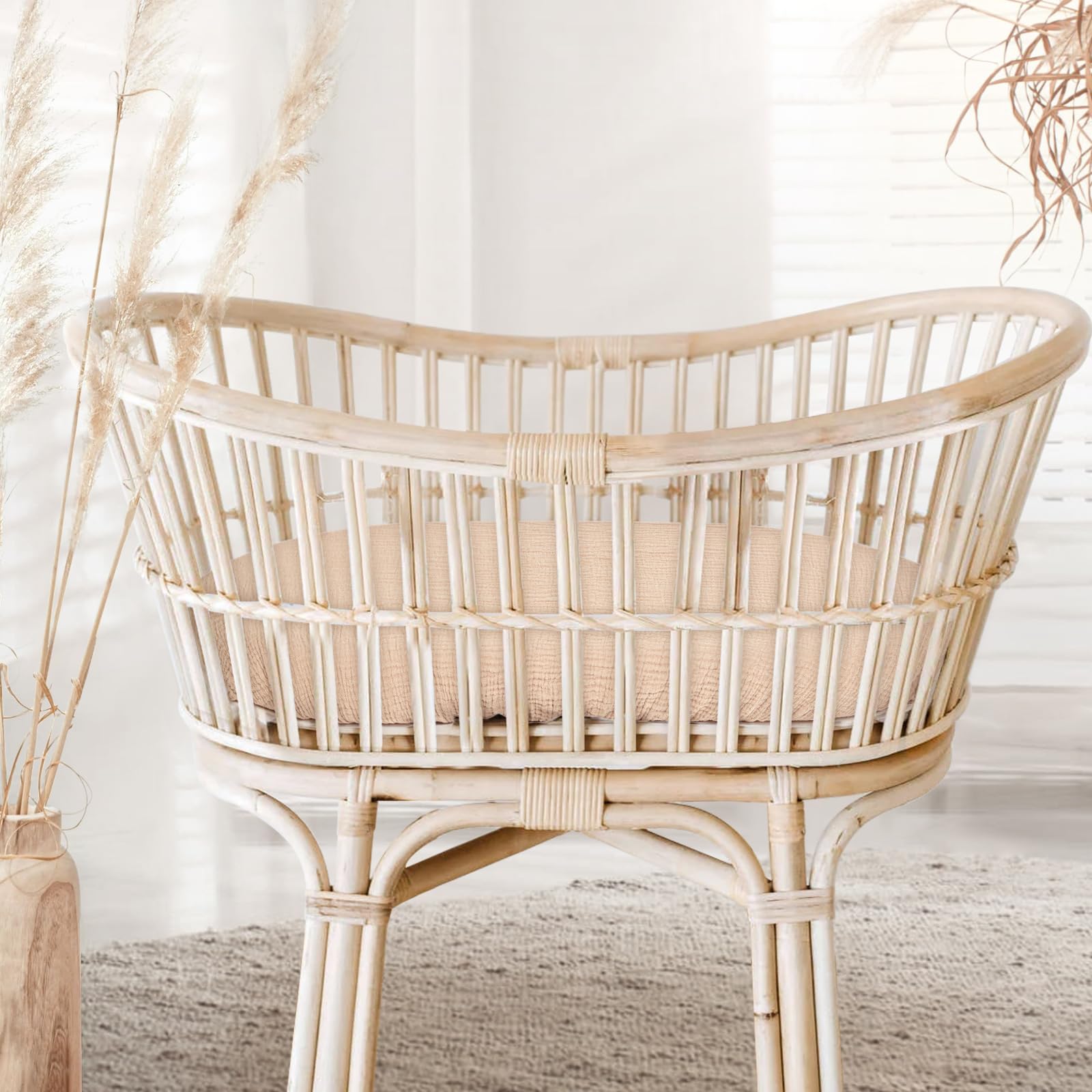 Lulumoon elastic edges ensure snug attachment to bassinet mattress