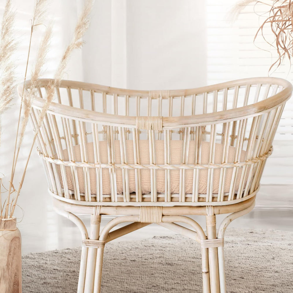 Lulumoon elastic edges ensure snug attachment to bassinet mattress