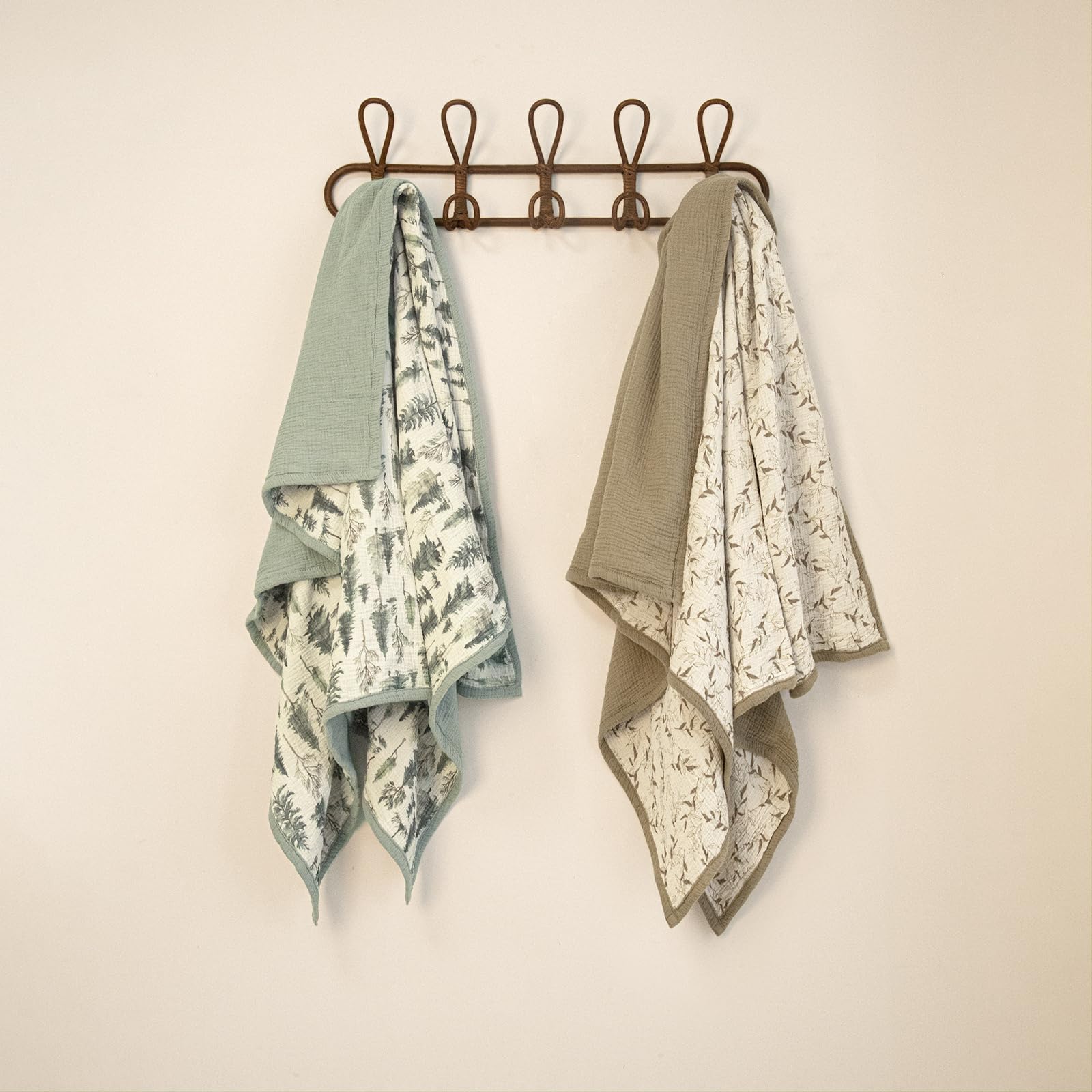 Crib nap time four-layer muslin blanket highlighting softness