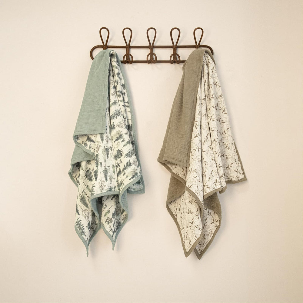 Crib nap time four-layer muslin blanket highlighting softness