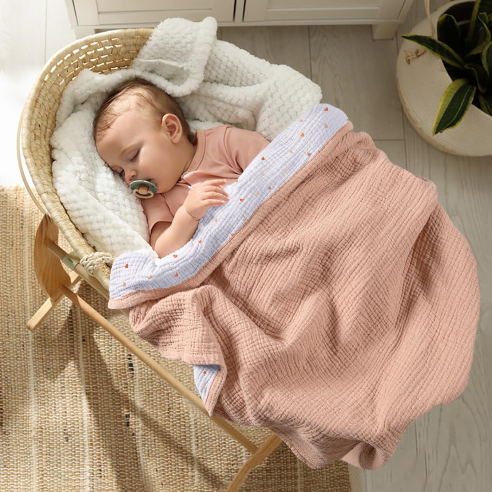 Lulumoon muslin blanket gift-box packaging suits baby registries.
