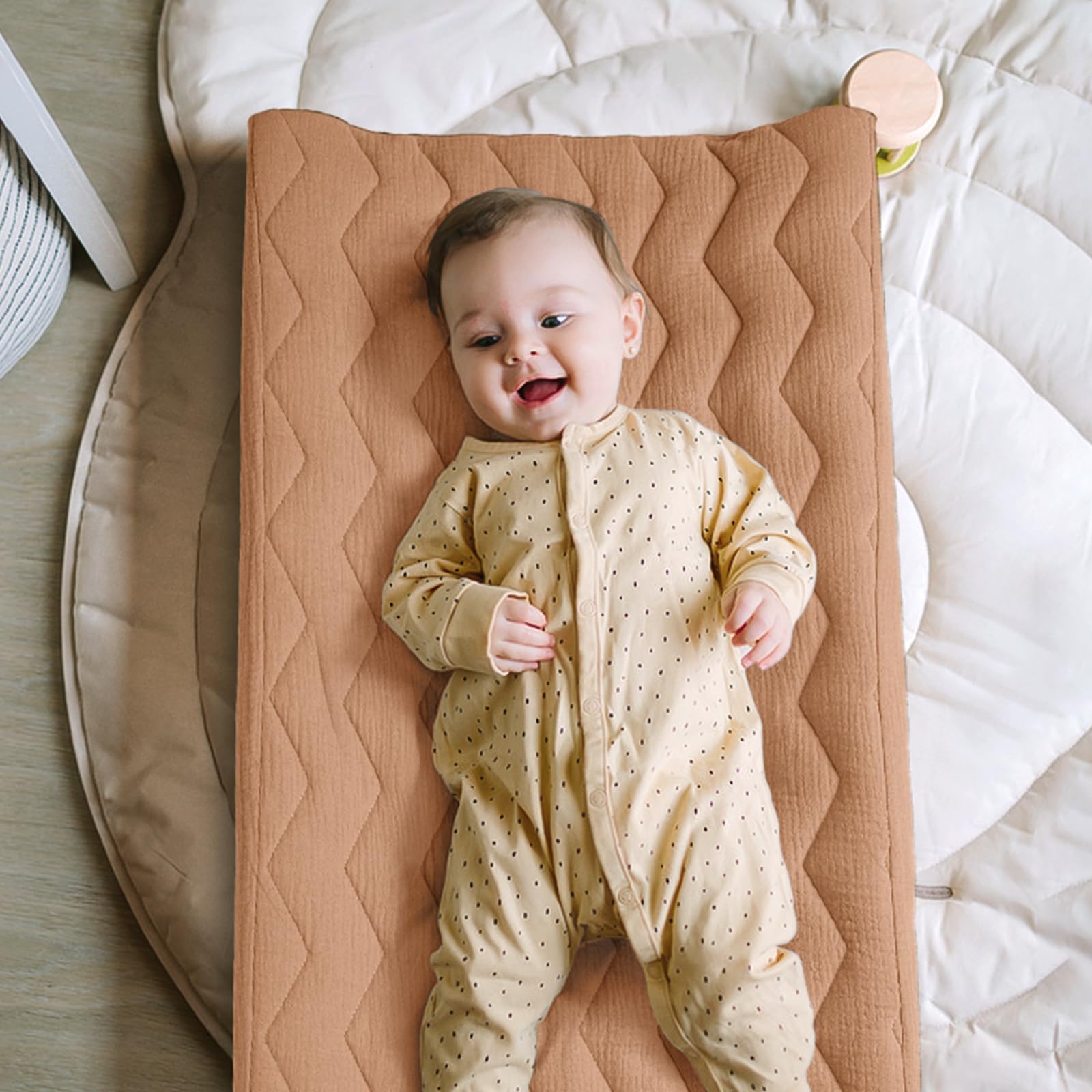 Lulumoon muslin changing pad cover highlighting elastic band for secure fit.