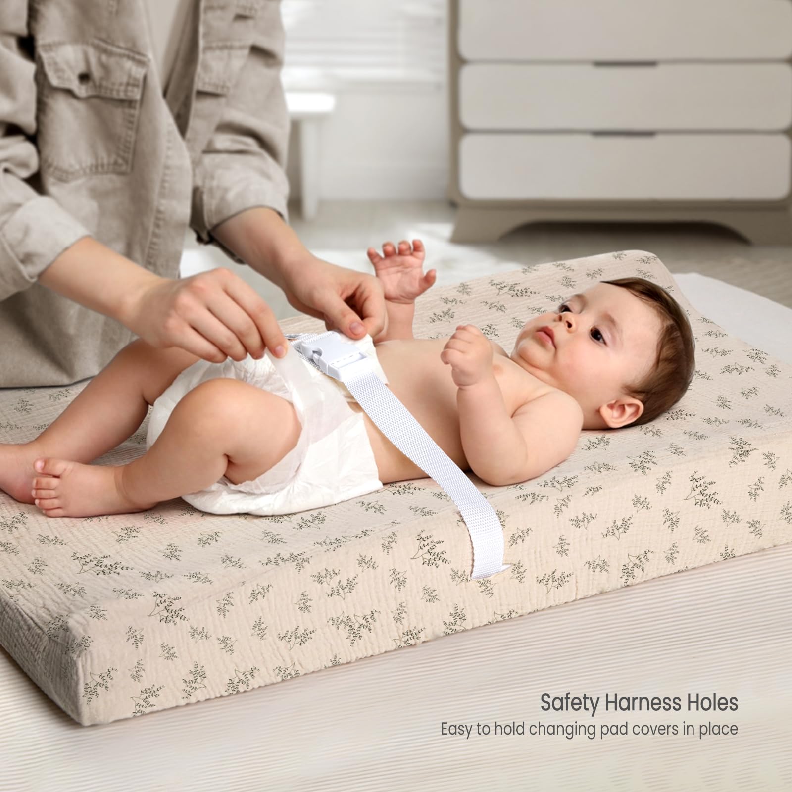 Lulumoon elastic edge fit keeps cover snug during diaper changes