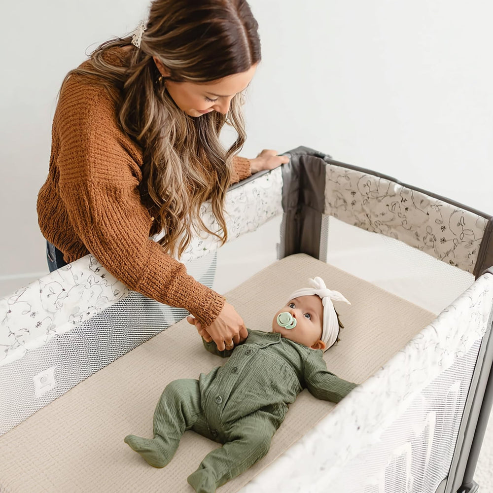 Deep pocket elastic edge on Lulumoon Pack N Play Muslin sheet