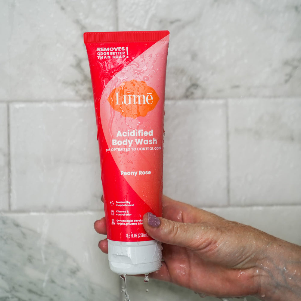 Creamy lather image suggests moisturizing foam during shower.