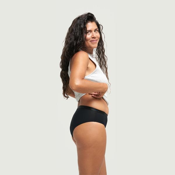 Lunam Brownie elastic waistband fit demonstrates secure, barely-there feel