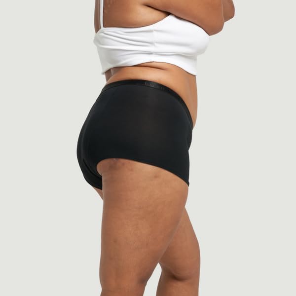 Lunam waistband close-up highlights soft stretch and comfort.