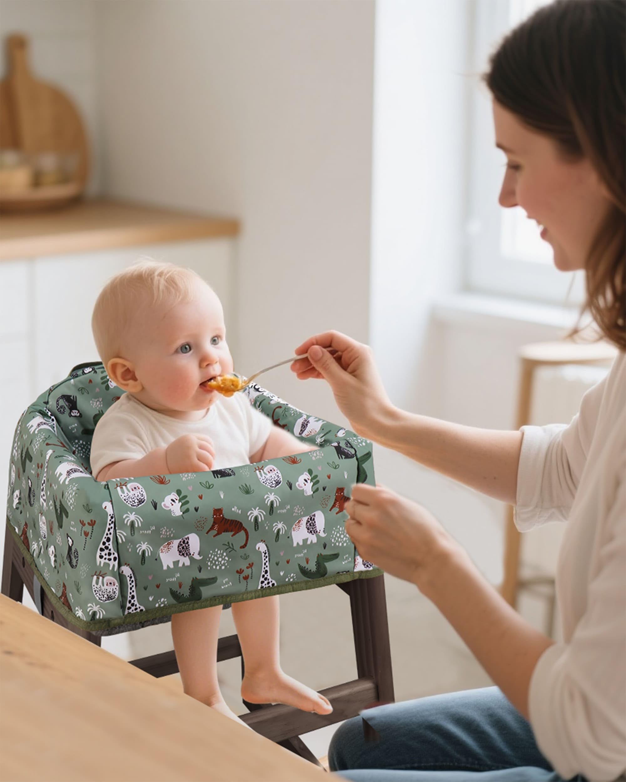 Lunobubo green dinosaurs pattern adds playful style to mealtimes.