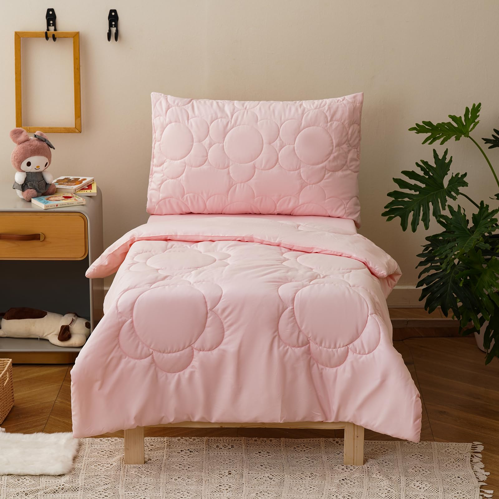 Luxlovery sunflower comforter for toddlers offers soft, all-season warmth.