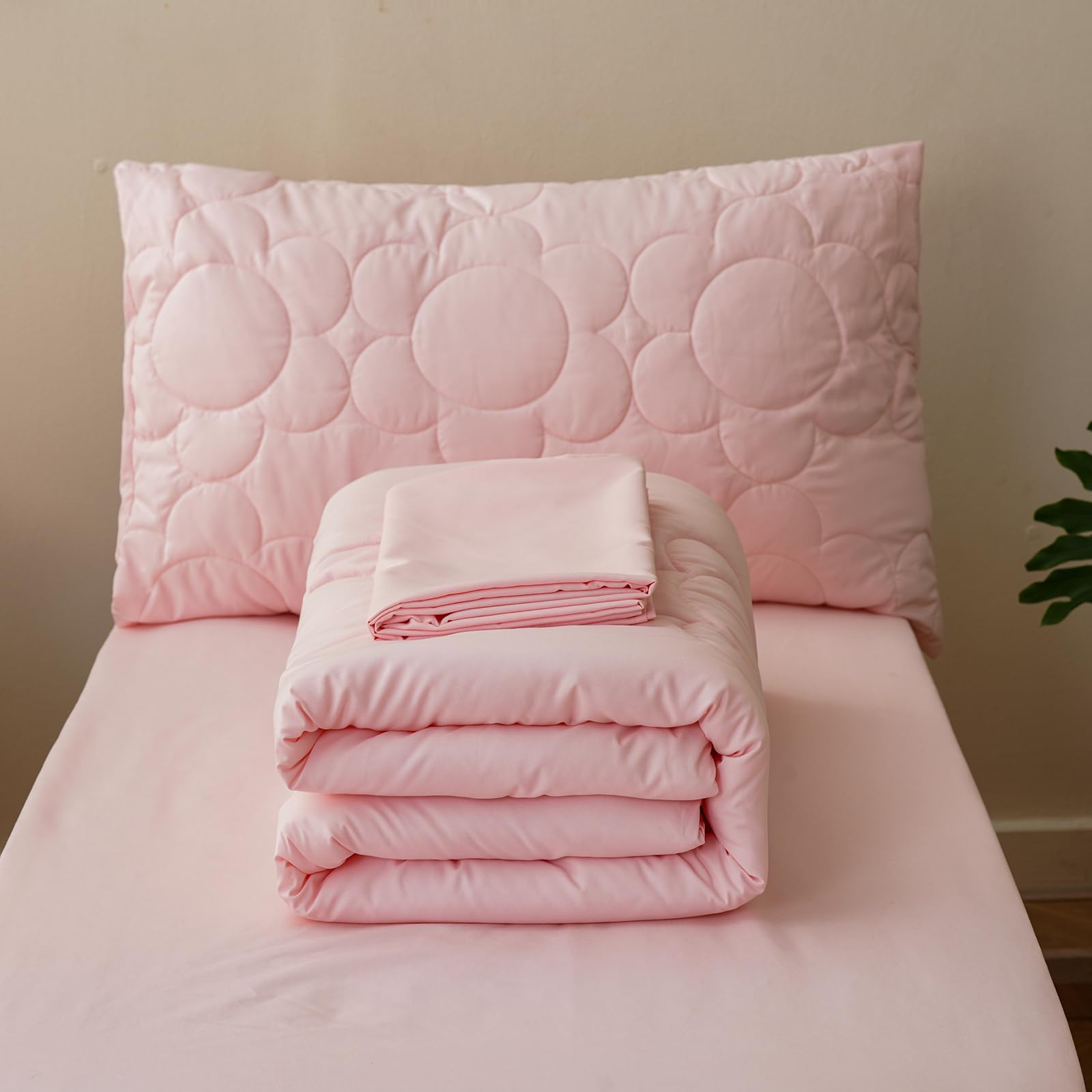 Luxlovery 4-piece toddler bedding set offers convenient all-in-one solution.