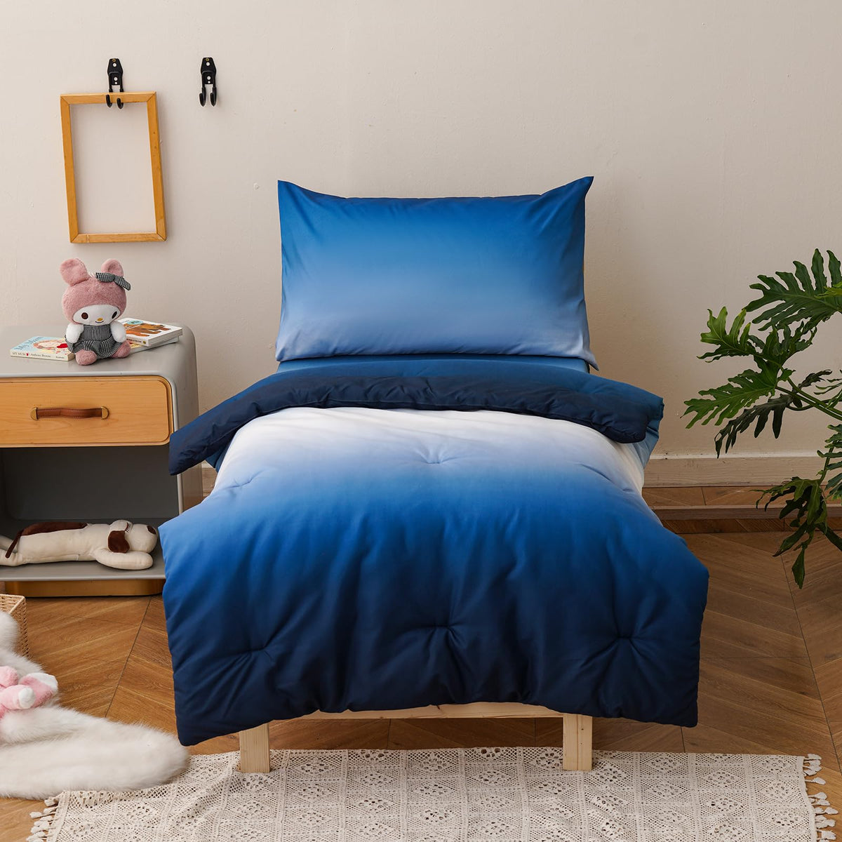 Luxlovery toddler comforter gradient blue close-up shows soft microfiber finish.