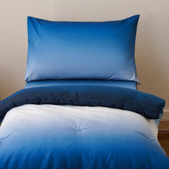 Luxlovery flat sheet and pillowcase detail optimized for all-season use.