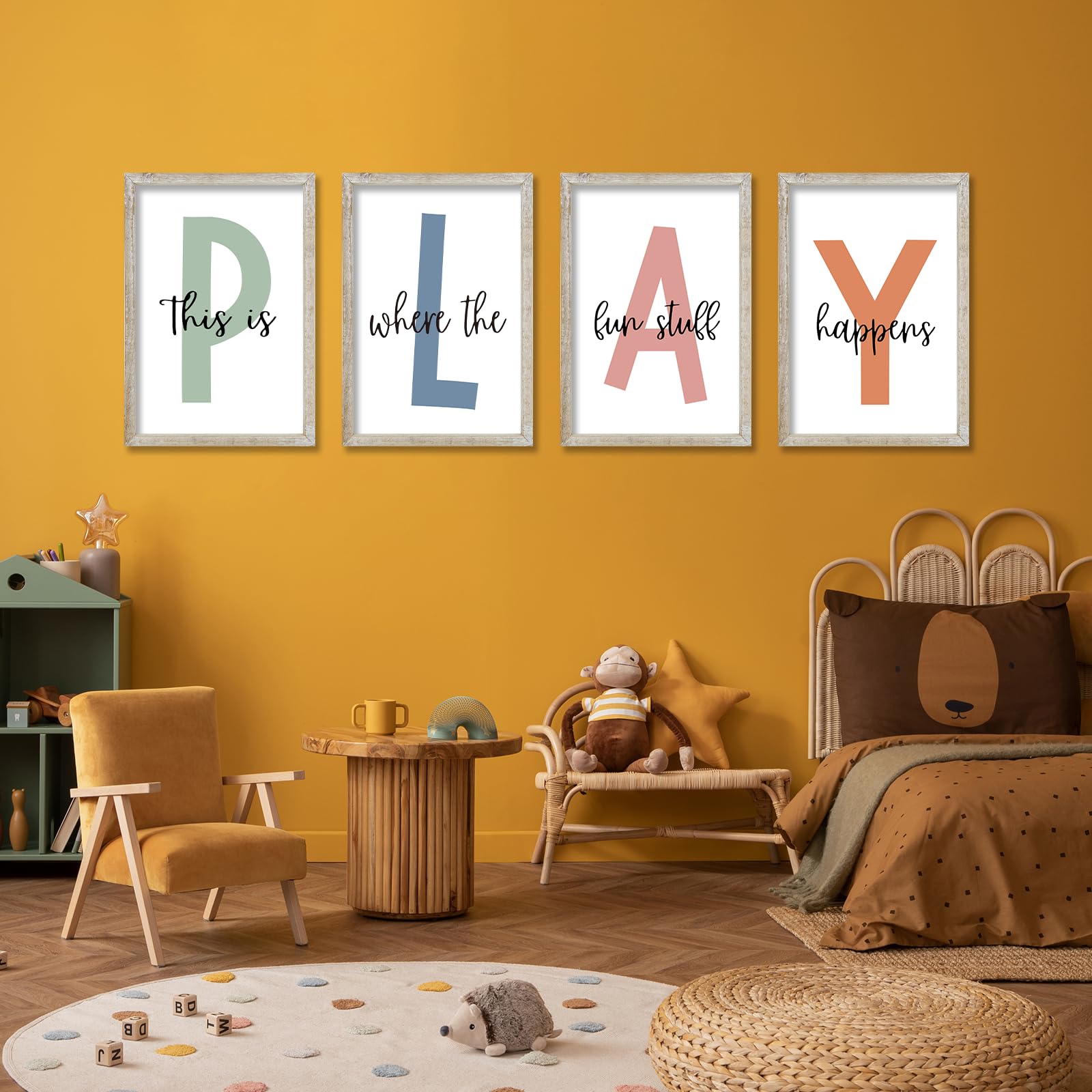 LuZhiQiang easy-hang wall decor with back hook simplifies mounting.