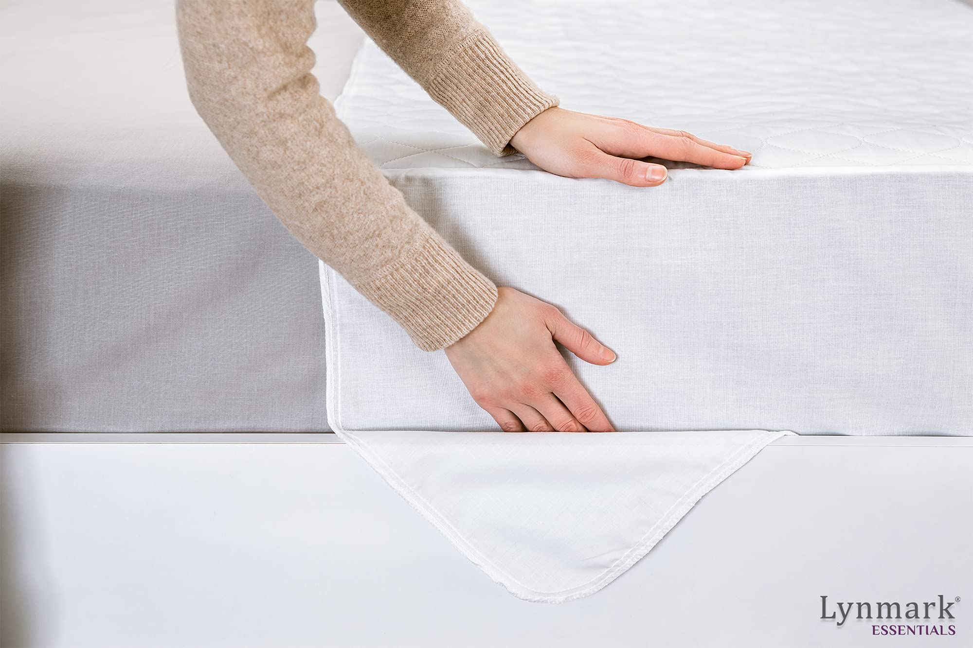 Lynmark 2X waterproof, absorbent bed pad offers reliable protection