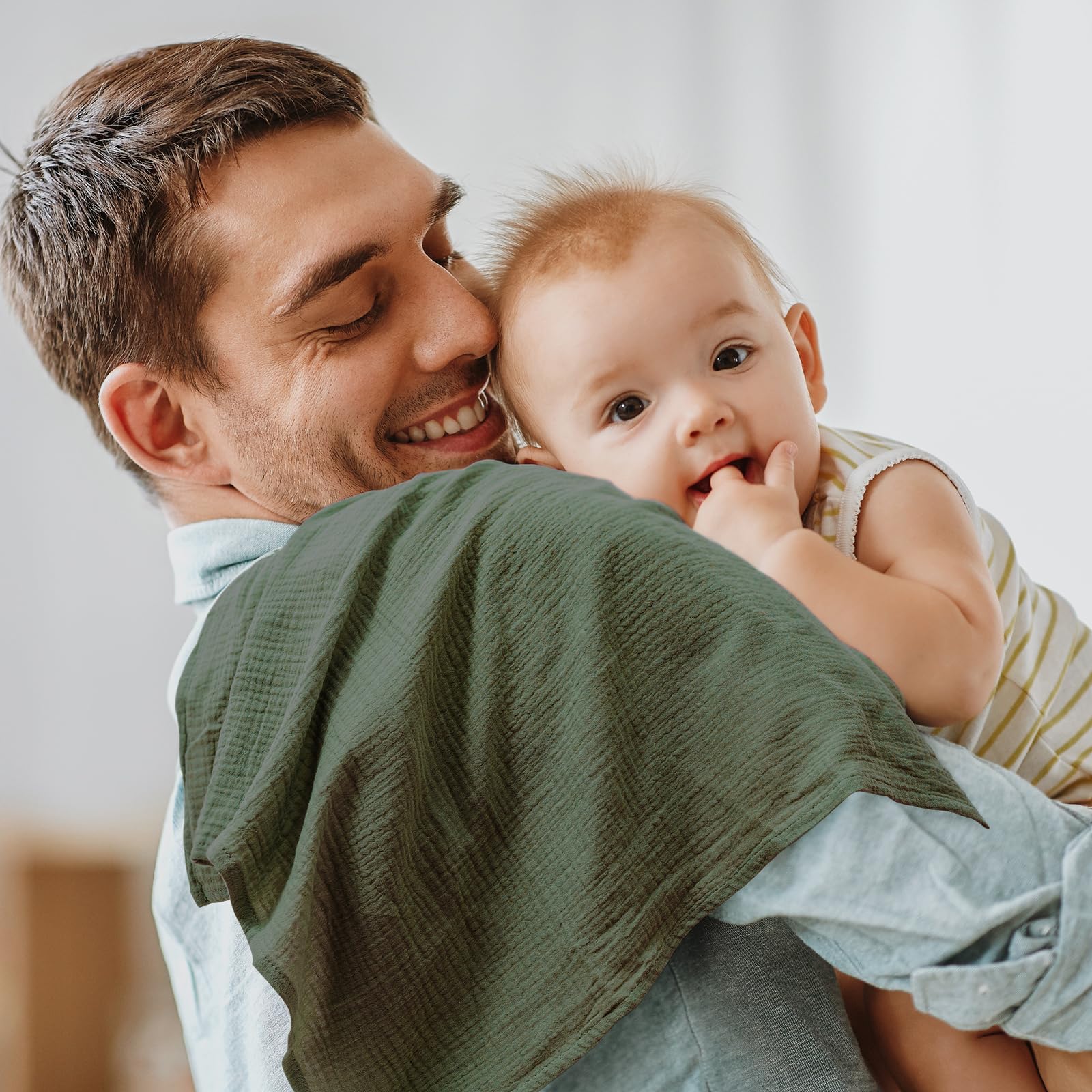 LYRICHOM BABY absorbent muslin fabric dries spills quickly for busy mealtimes.