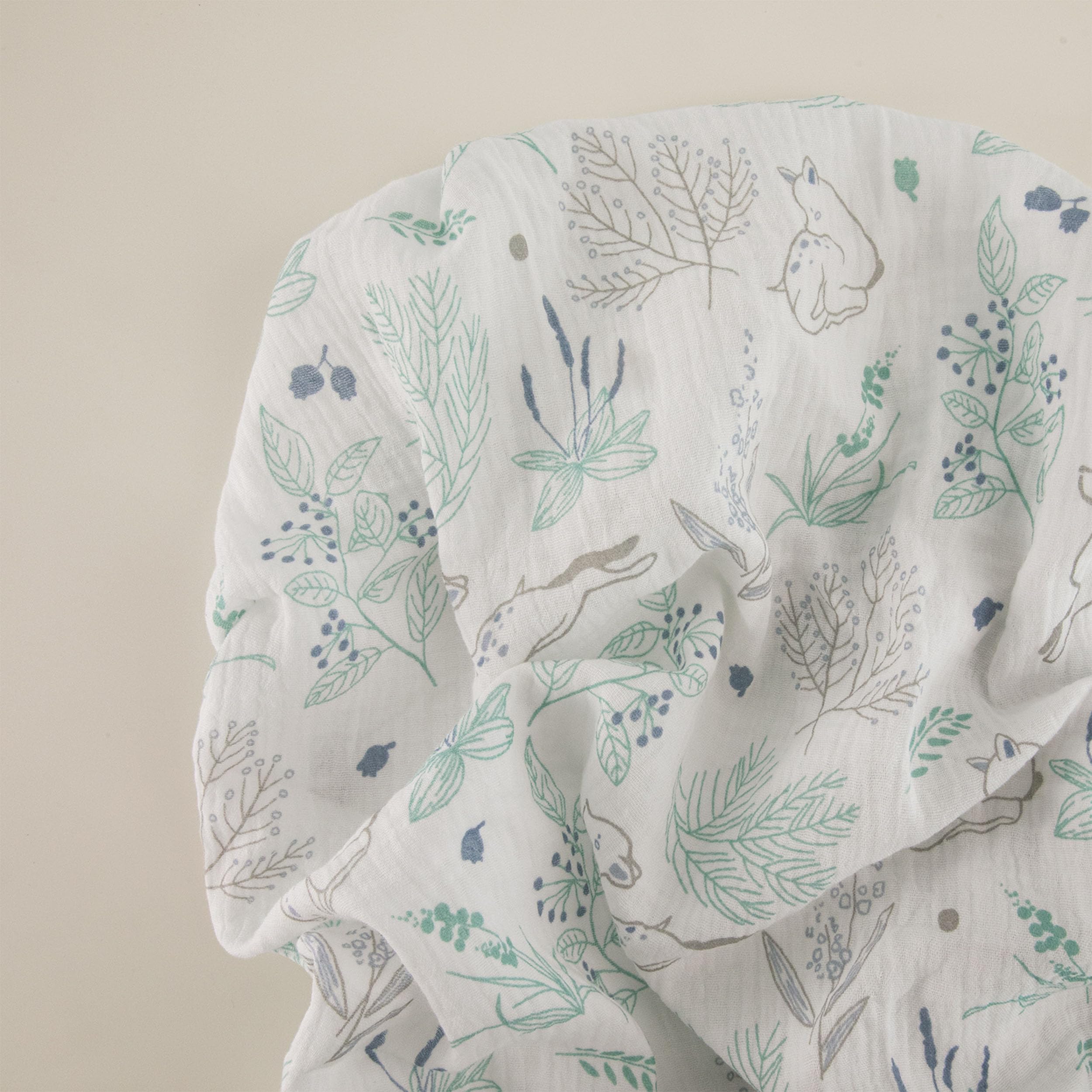 Easy installation of LYRICHOM BABY sheets staying securely in place