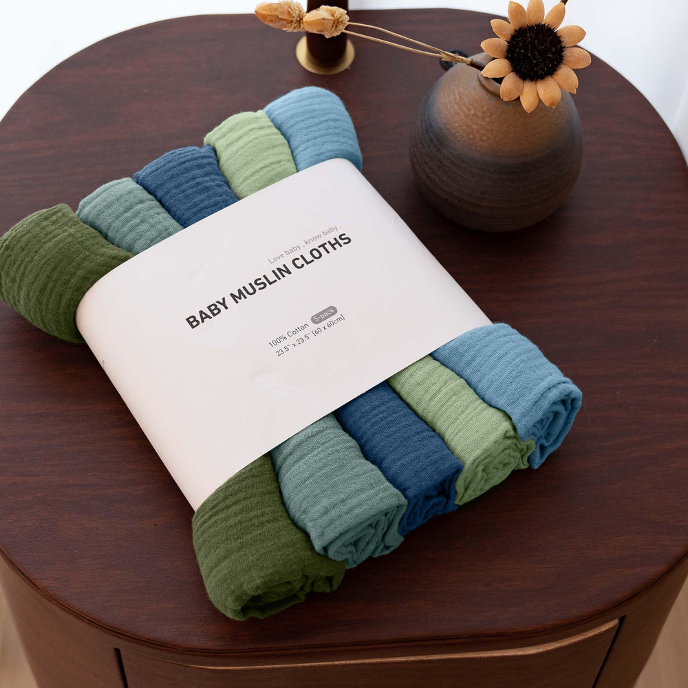 LYRICHOM BABY gift-ready muslin blanket with practical design