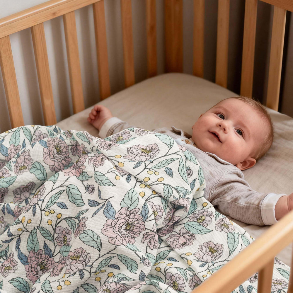 LYRICHOM BABY soft organic cotton muslin close-up, safe for sensitive skin.