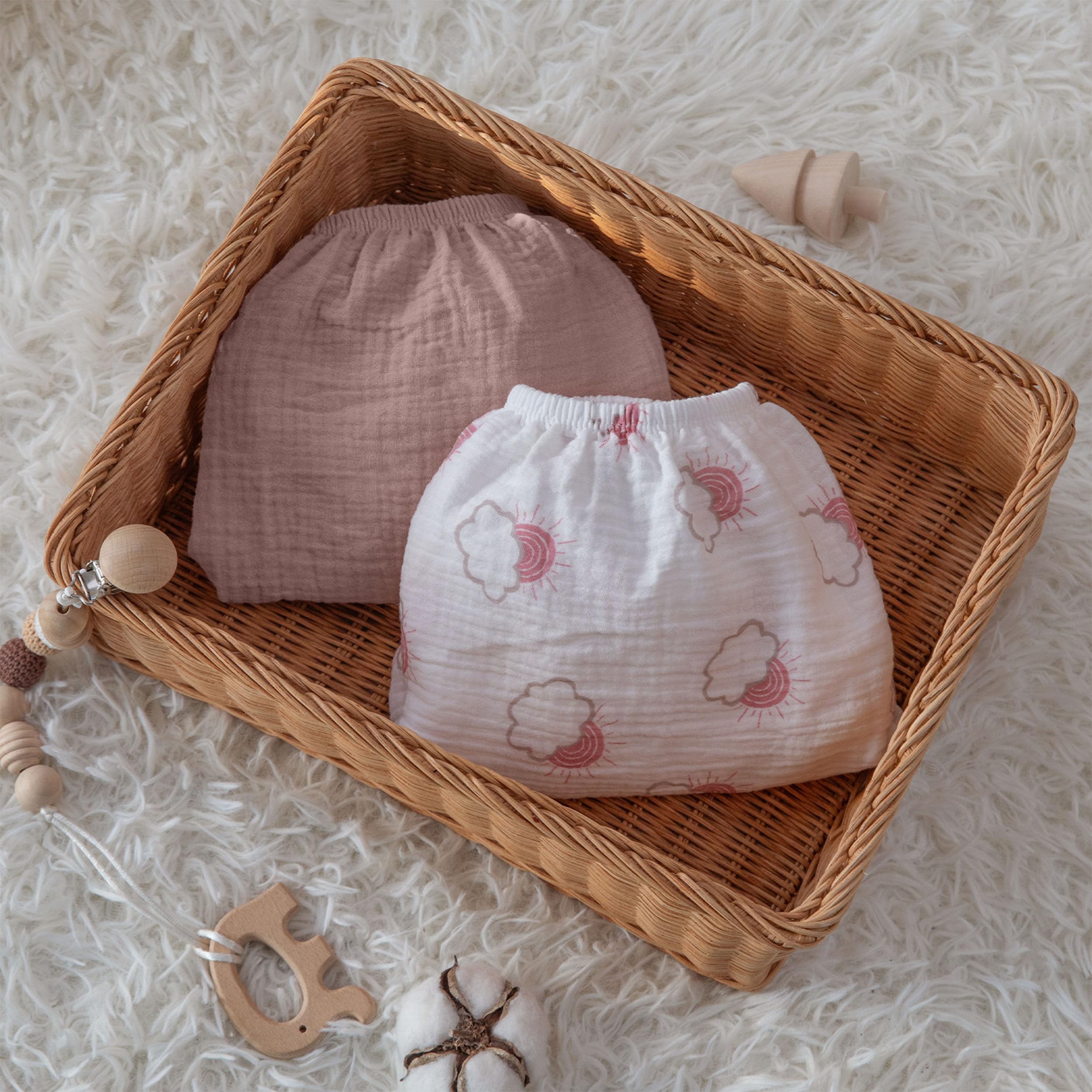 LYRICHOM BABY unisex sheet set makes a thoughtful baby shower gift.