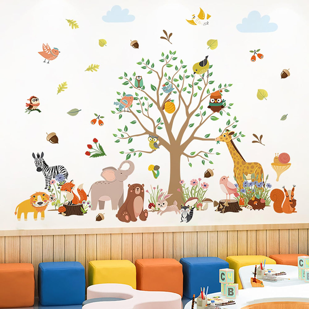 MagiMural cartoon jungle animal wall sticker featuring a giraffe; quick room refresh and playful decor.