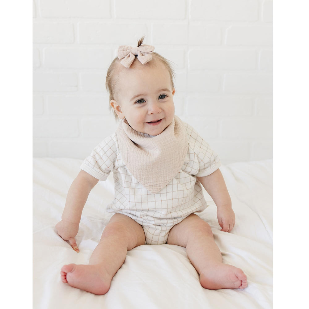 MairMore neutral color design adds stylish versatility to outfits.