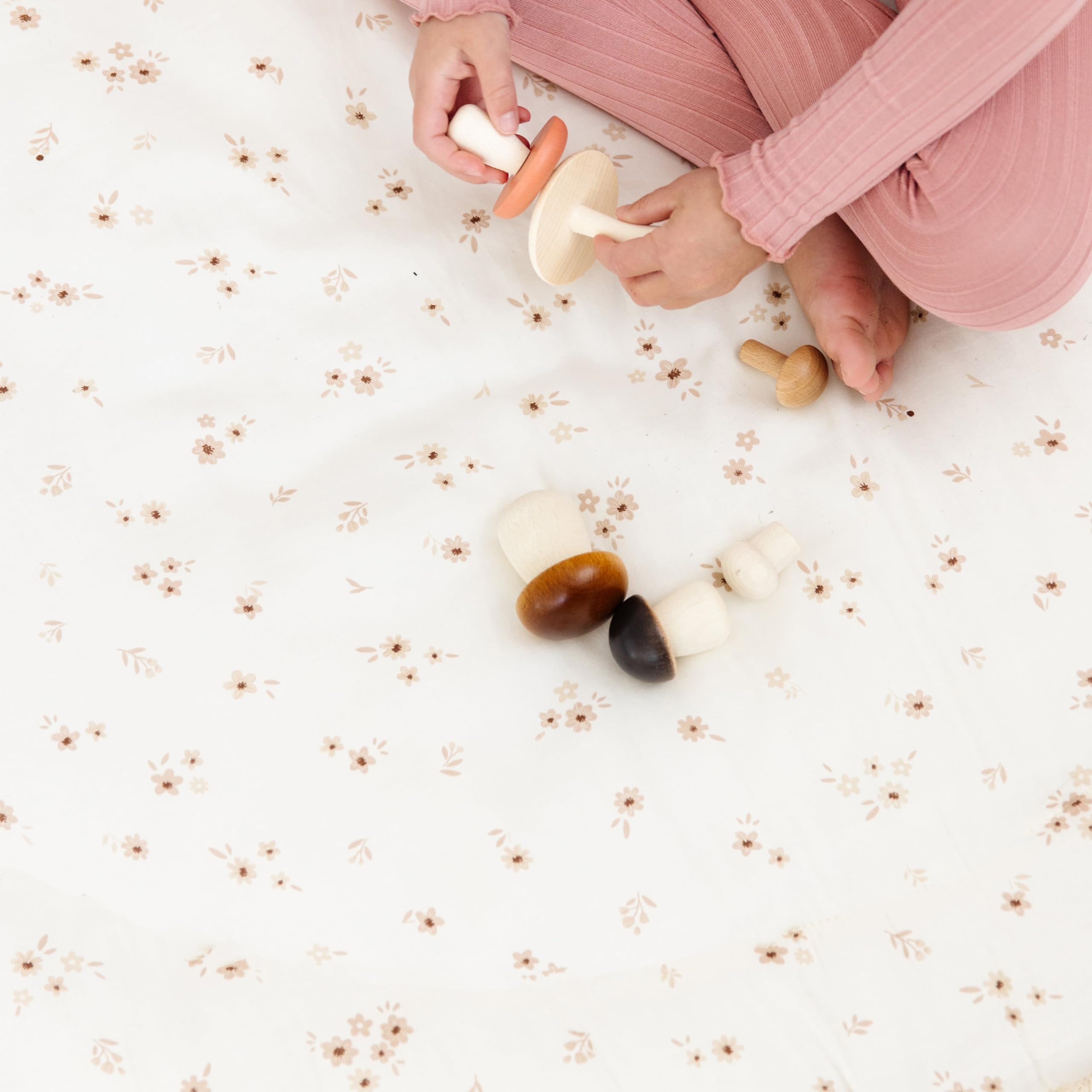 Makemake Organics Bloom crib sheet with deep-pocket for snug fit