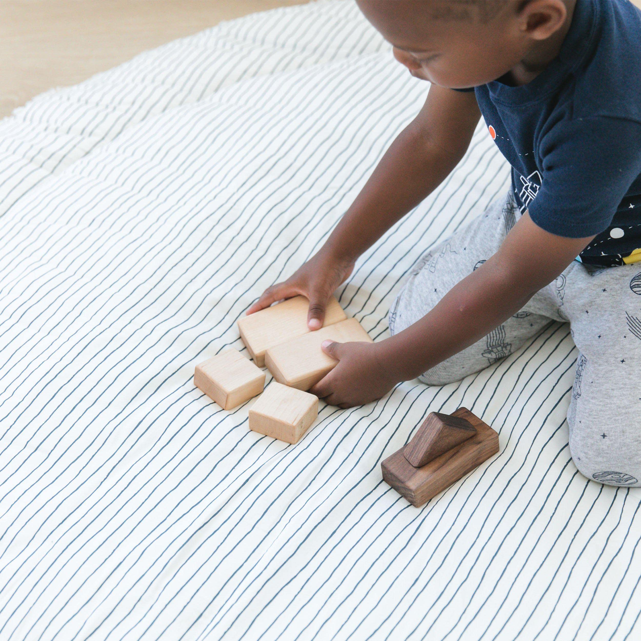 MakeMake Organics machine-washable play mat for easy cleaning and maintenance.