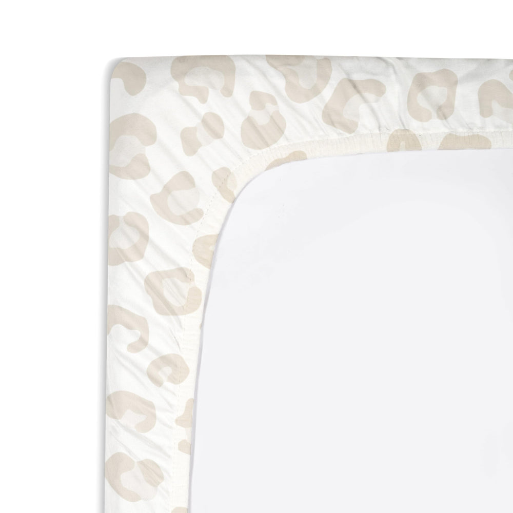 Reusable gift bag packaging enhances gifting appeal.