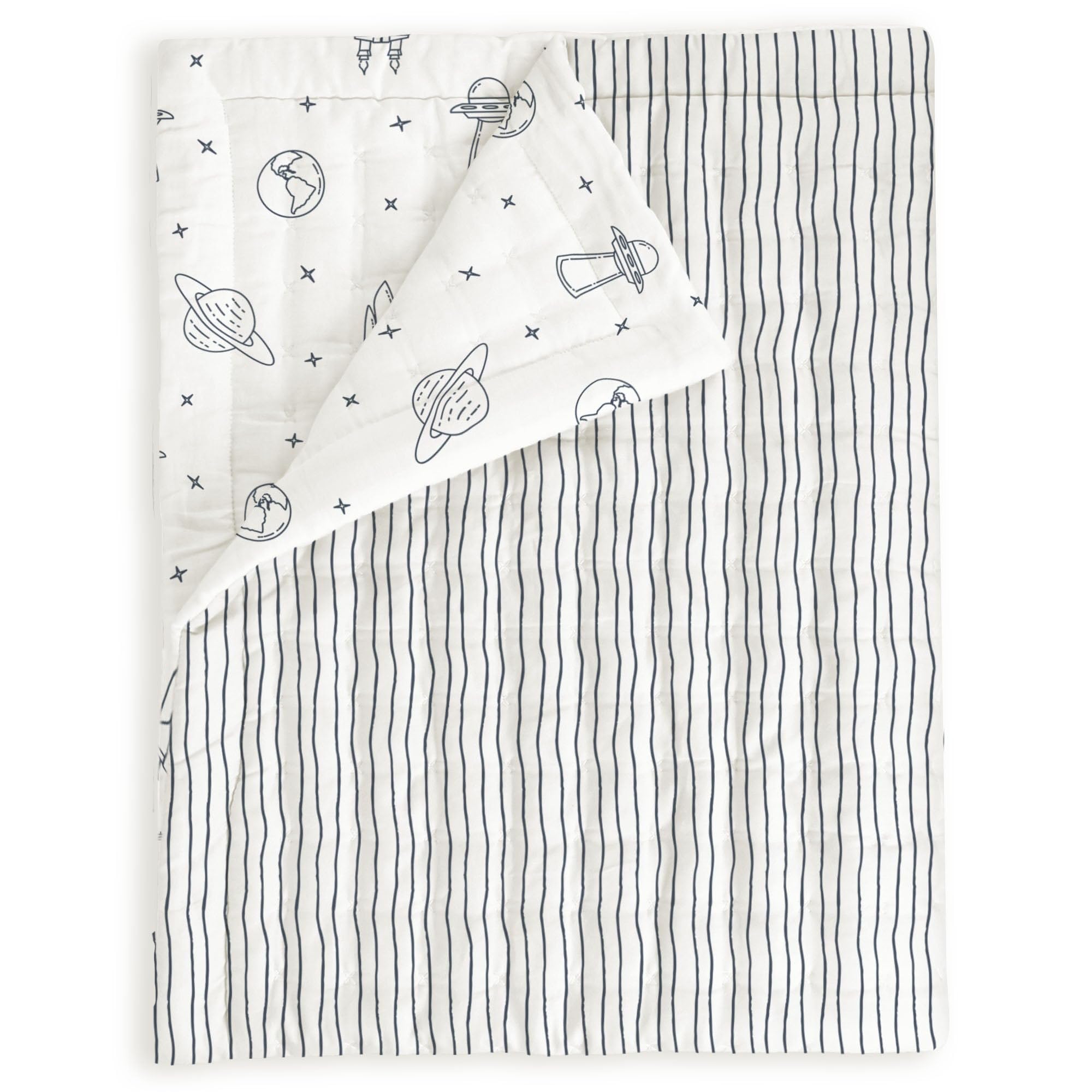 MakeMake Organics tufted detail adds texture and premium feel to the cozy toddler quilt