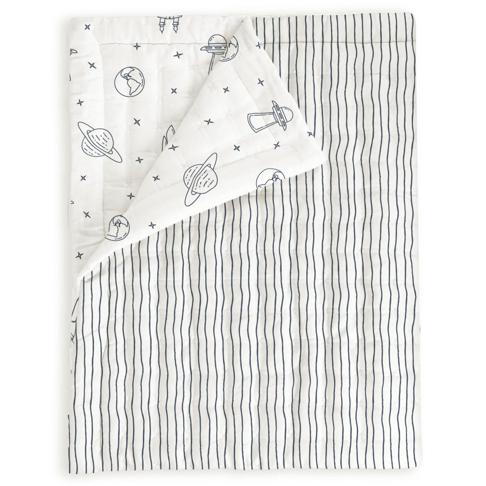 MakeMake Organics tufted detail adds texture and premium feel to the cozy toddler quilt