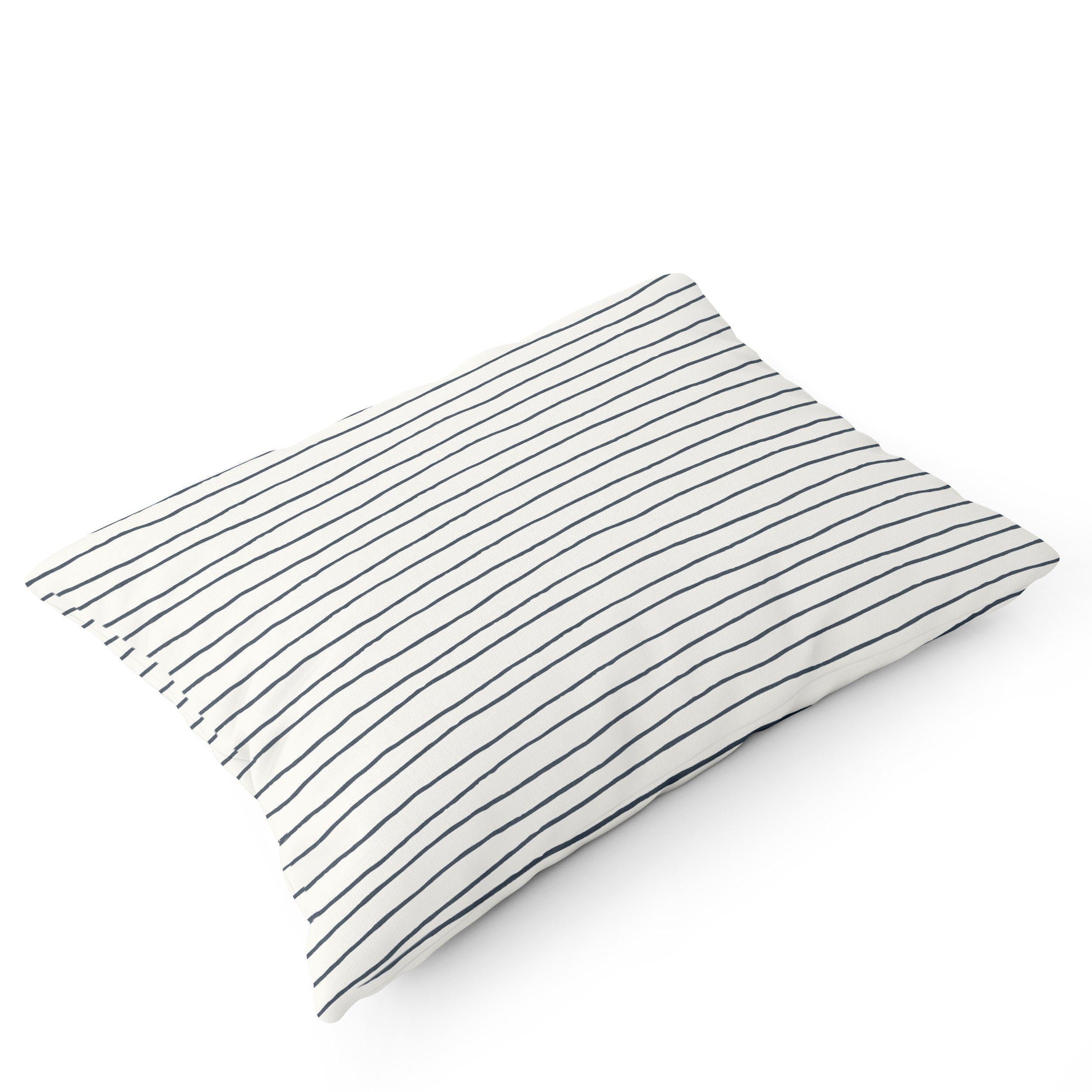 Makemake Organics pillowcase measures 14x19 inches, designed for travel pillows.