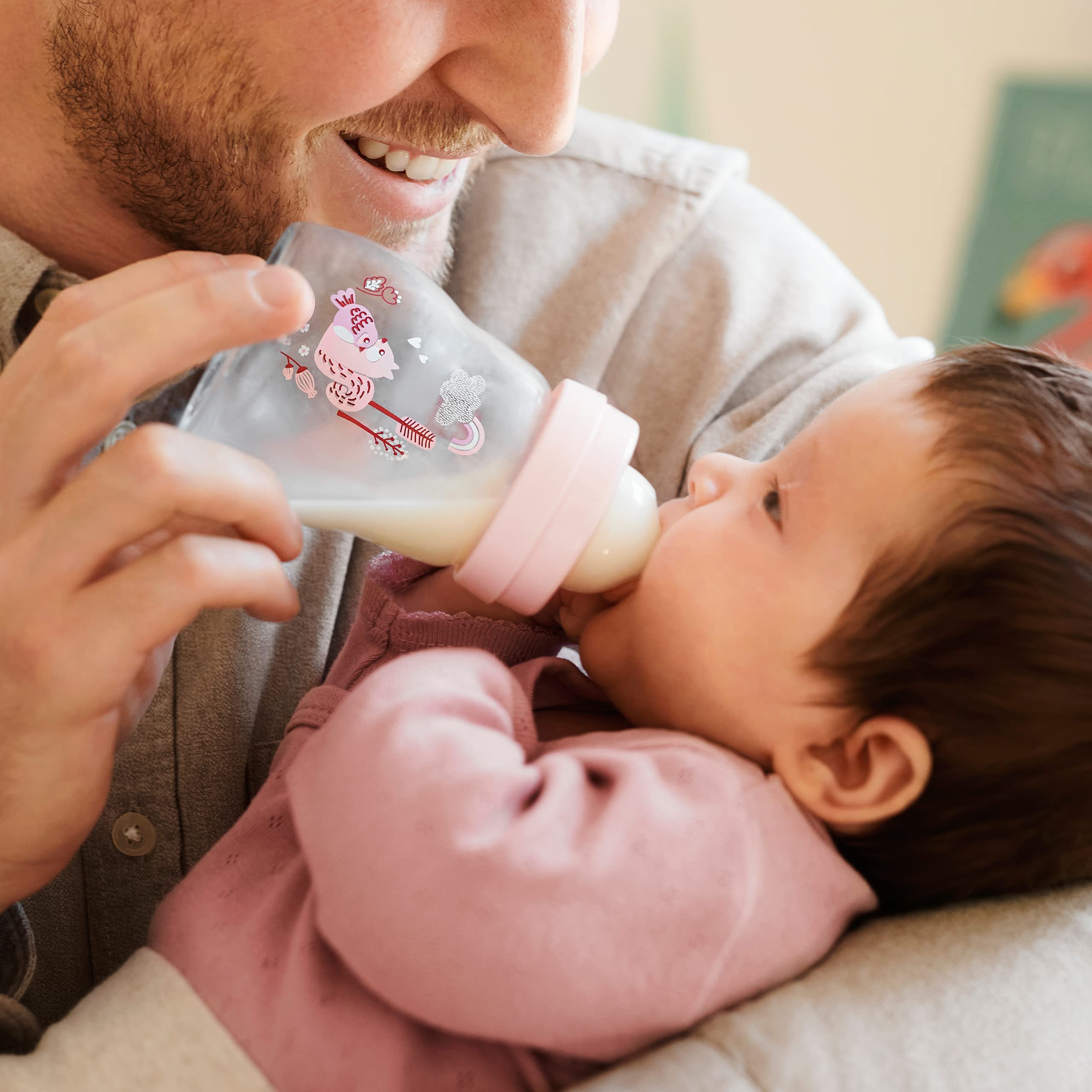 MAM glass bottle in dishwasher-safe design illustrated for easy cleaning.