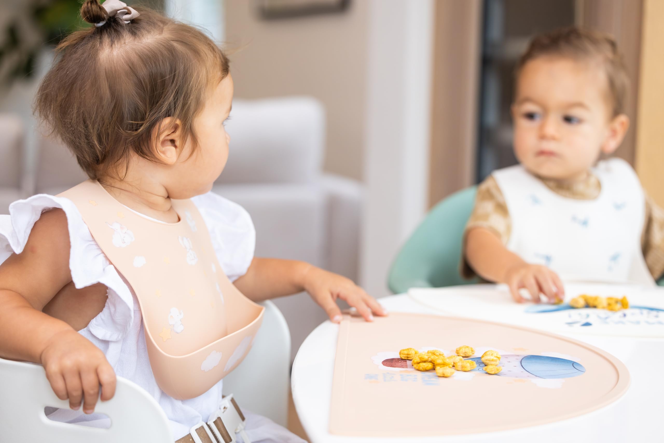 Mamabears elephant pattern mealtime bib adds style to kids meals