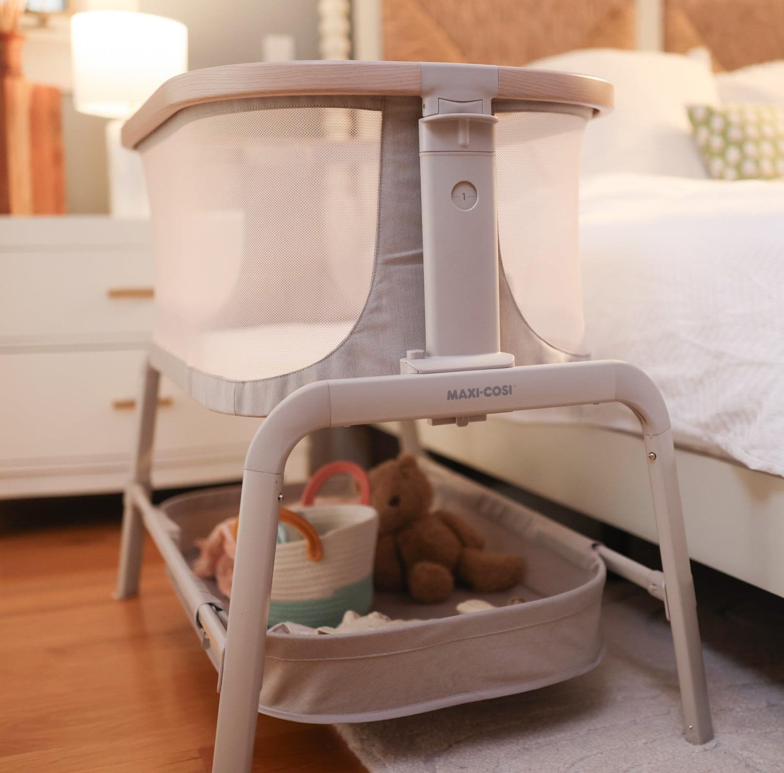 Maxi-Cosi Iora bassinet modern-design complements nursery décor