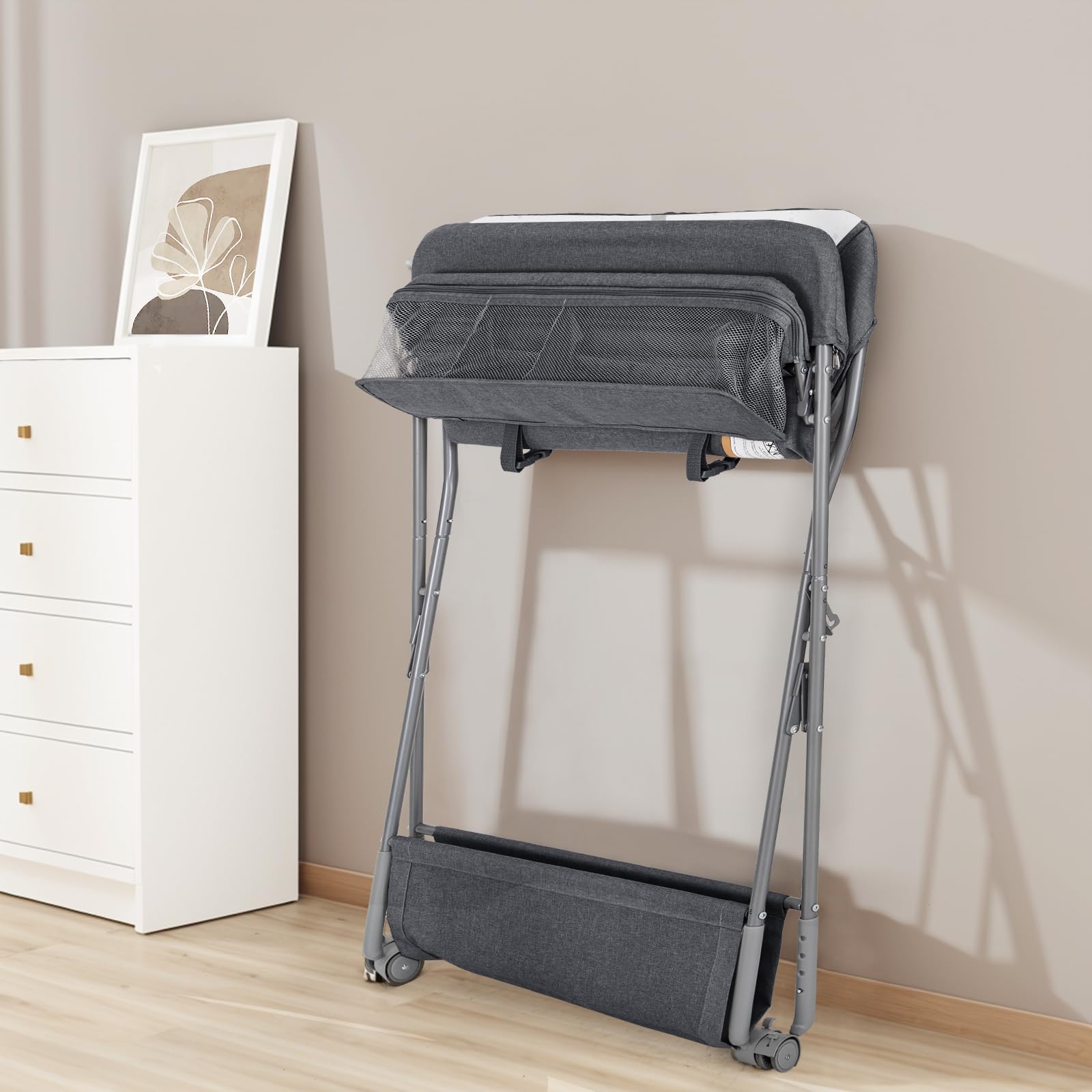 Maydolly four-side protective fabric plates help keep baby secure during changes.