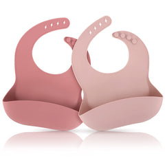 ME.FAN silicone bib with a 3D pocket catching spills during meals