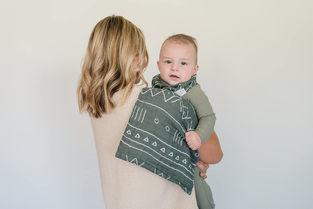 Mebie Baby Burp Cloths travel-friendly; lightweight and easy to grab.