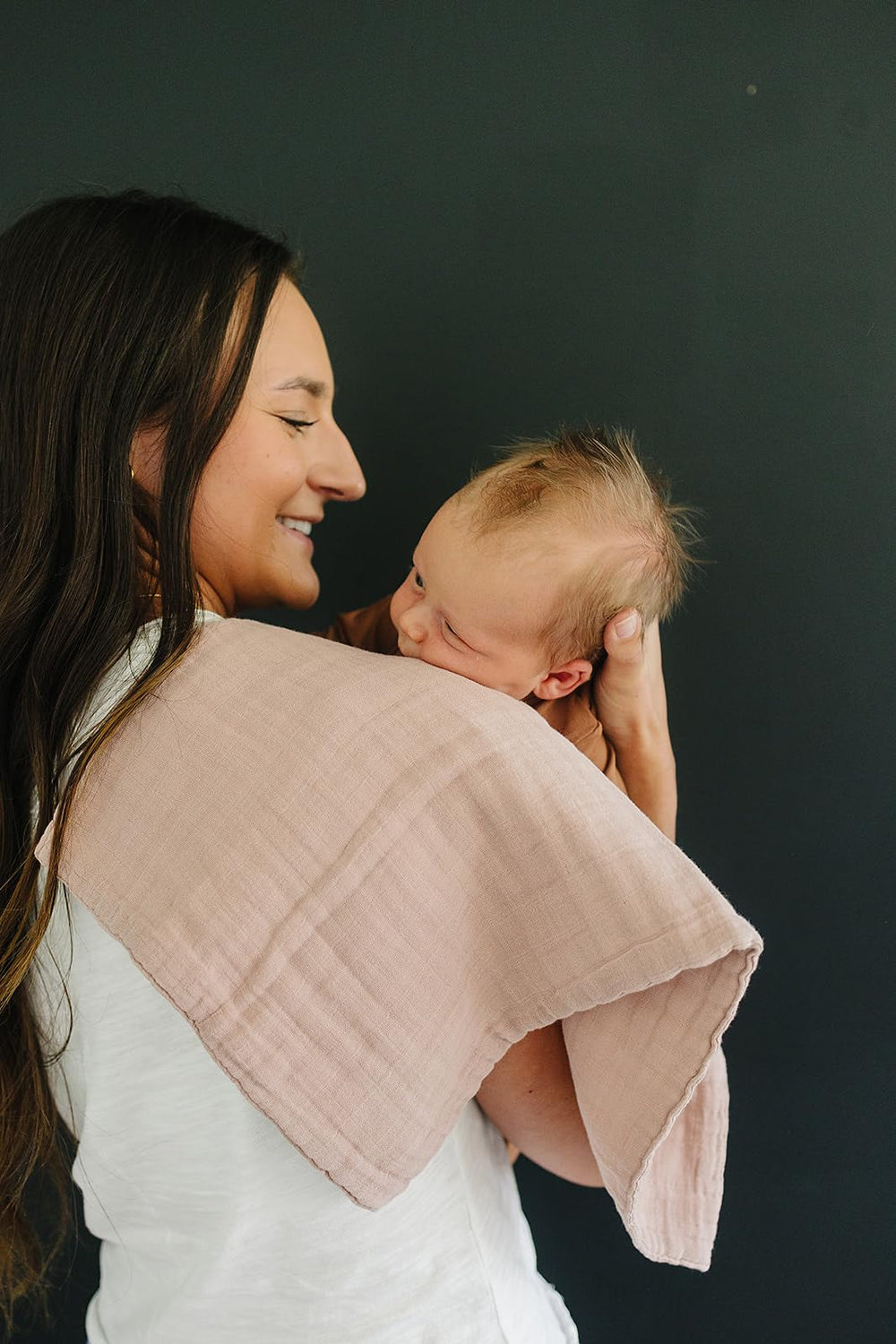 Mebie Baby Burp Cloths Dusty Rose close-up showcases breathable muslin and versatile use.