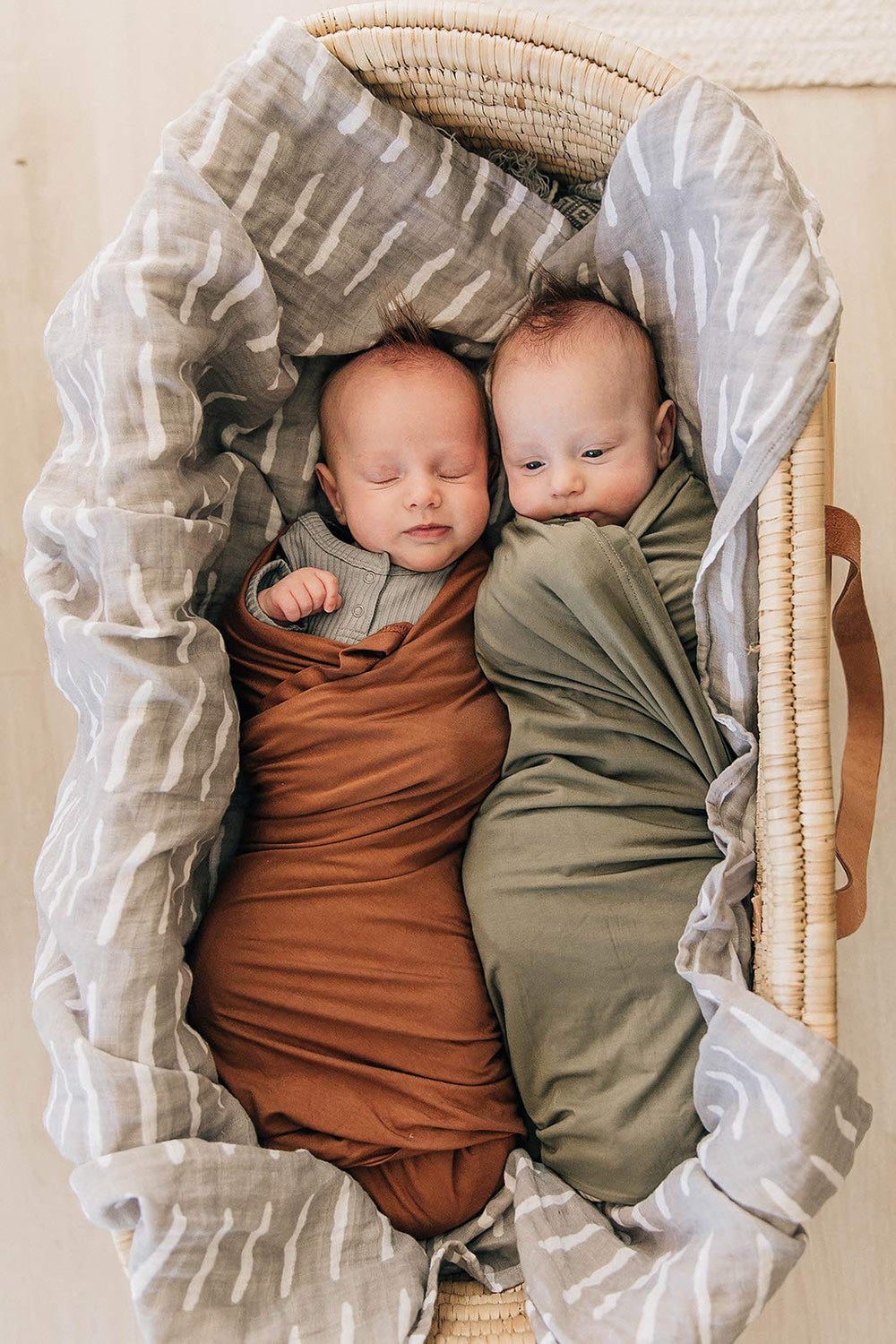 Mebie Baby machine-washable swaddle ensures easy cleaning for busy caregivers.