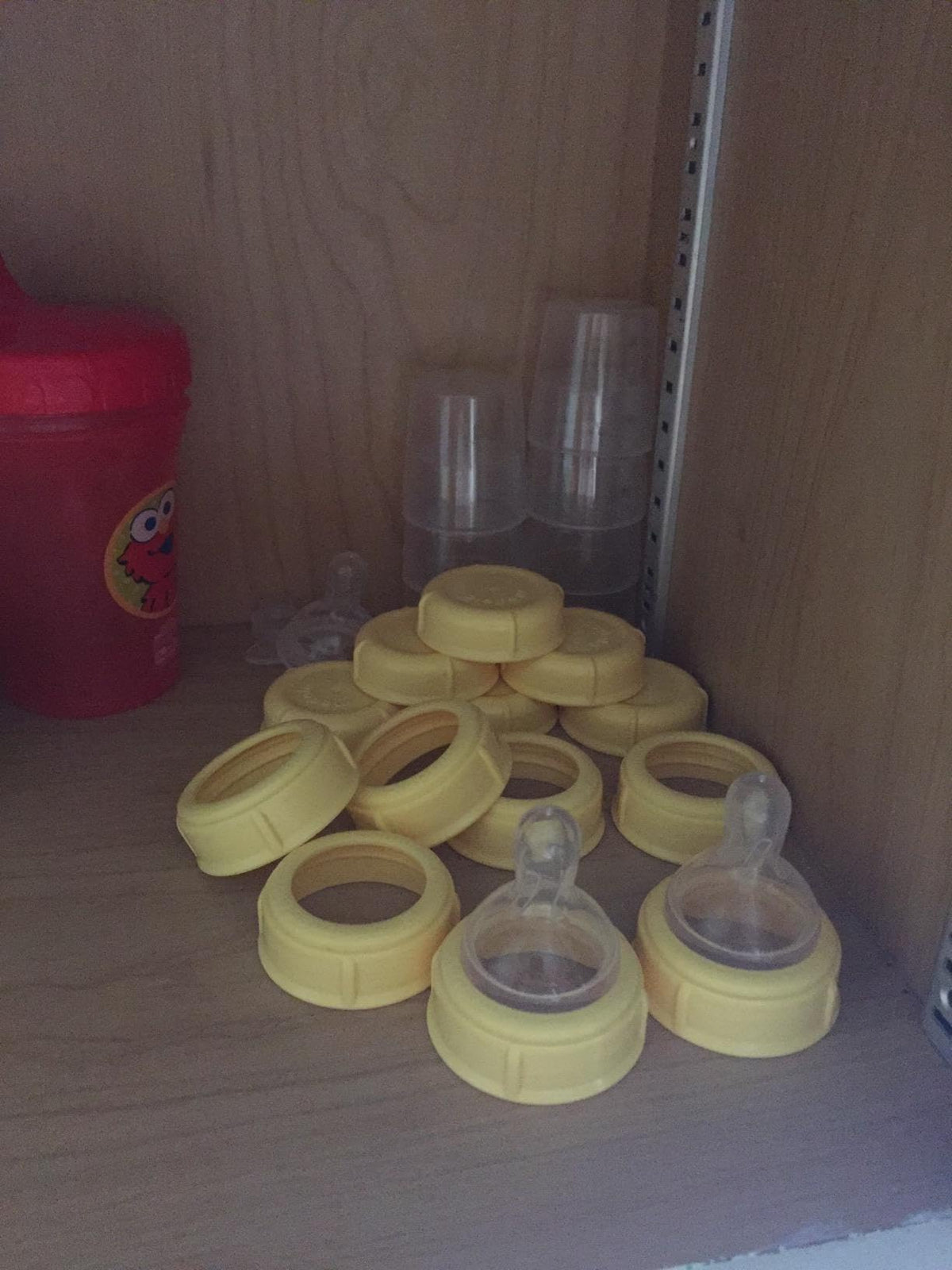 Medela wide-base yellow collar for slow flow nipples, easy replacement